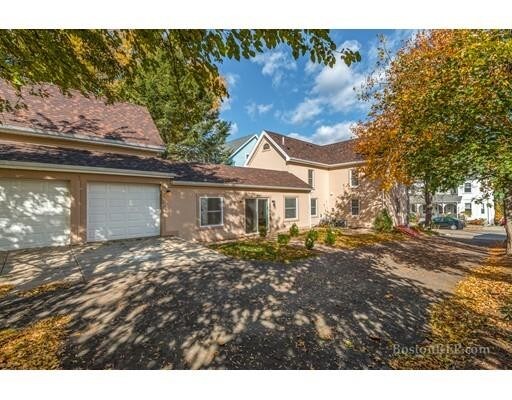 Building Photo - 49 Cook St