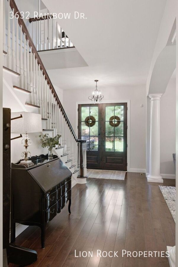 Building Photo - 3632 Rainbow Dr