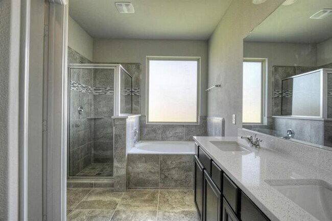 Building Photo - Laurel Glen - 20814 Bradley Gardens Dr, Sp...