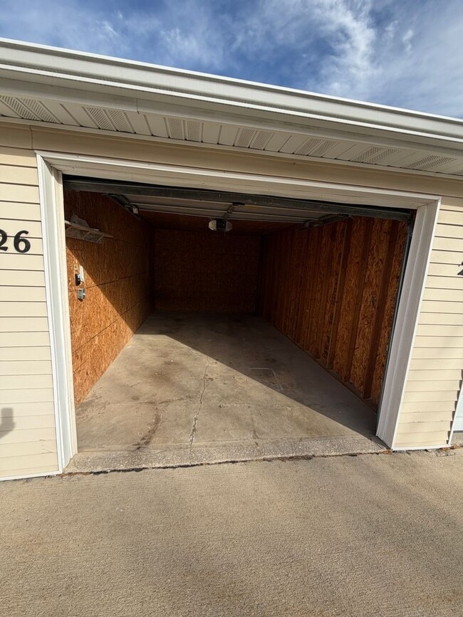 Building Photo - Comfort, Convenience & Location — 3-Bedroom Ankeny Condo