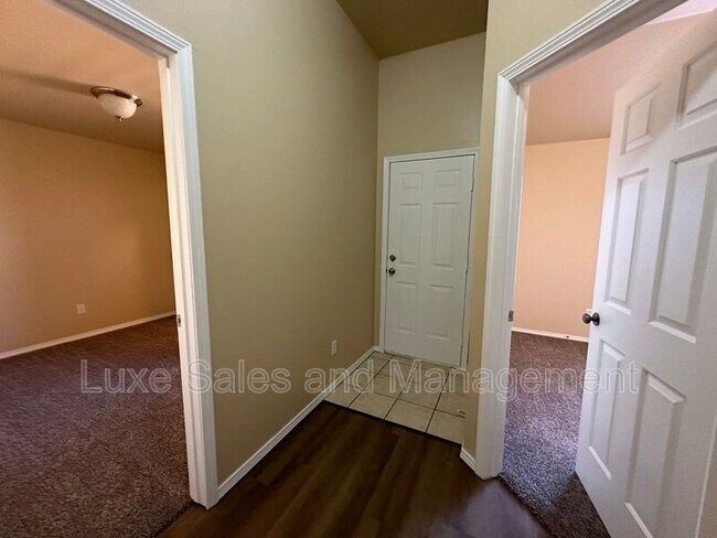 Building Photo - 706 Rockridge Cir