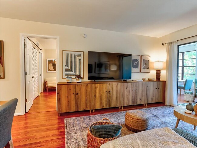 Building Photo - 322 Timber Lake Dr