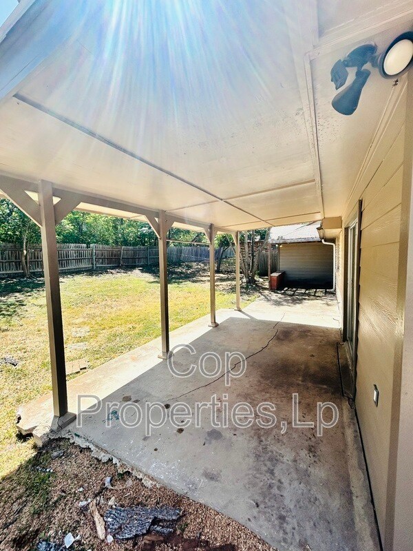 Building Photo - 14810 Ridge Hill Dr