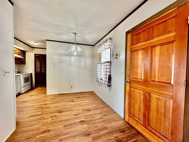 Building Photo - 141 Jj Ln