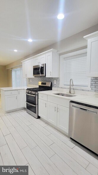 Building Photo - 12400 Shadow Ln