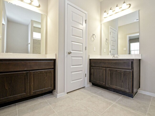 Building Photo - 3 BR/2 BA - 1437 SF in KYLE - Casseta Ranch!