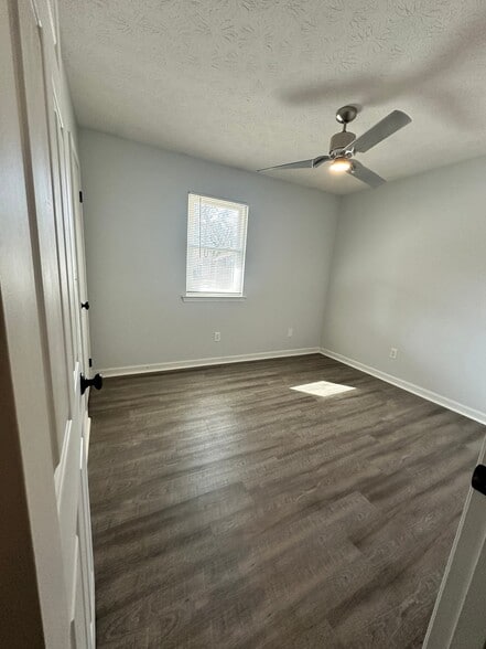 Building Photo - 4183 Red Laurel Way SW