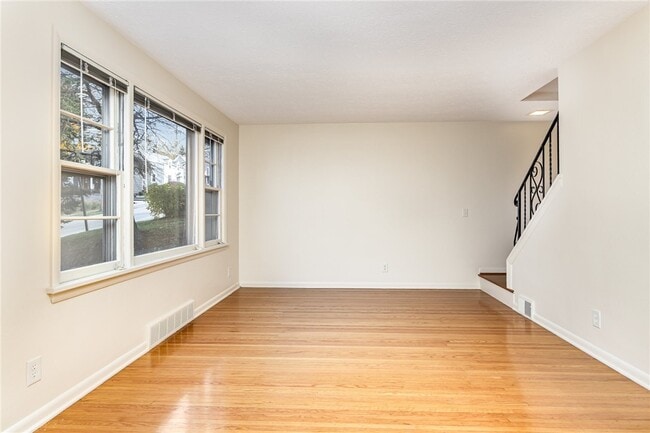 Building Photo - 16 Summit St