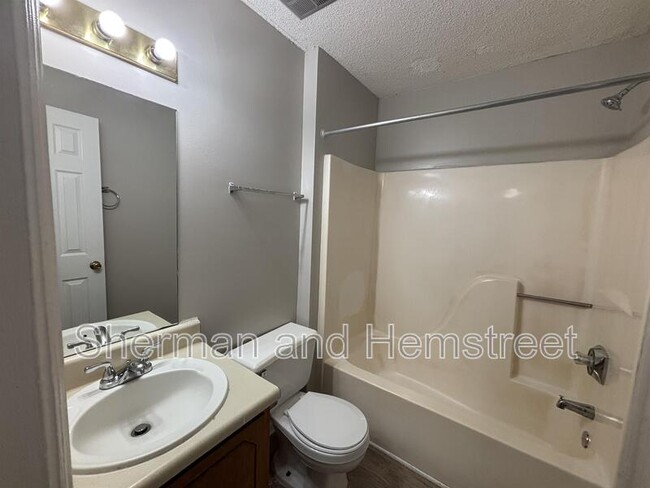 Building Photo - 218 Commons Dr