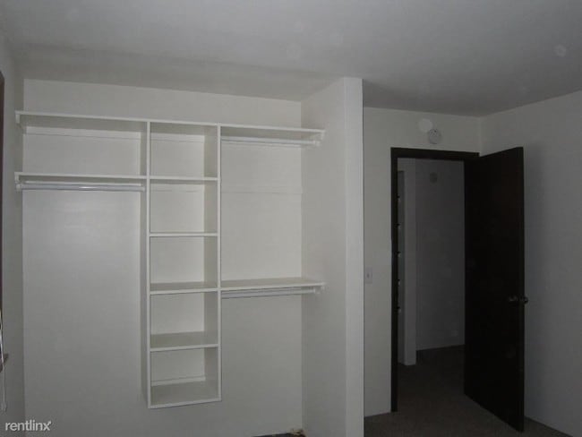 Building Photo - 2 br, 1 bath Apartment - Martin House Apts 32
