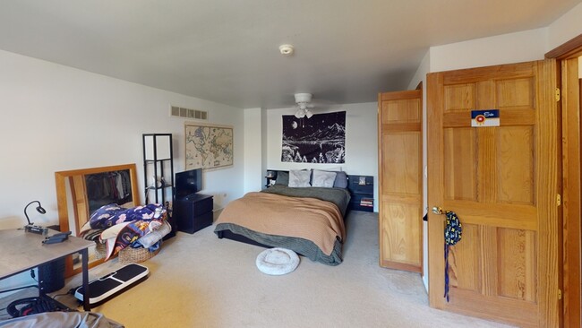 Building Photo - 543 Longshore Dr