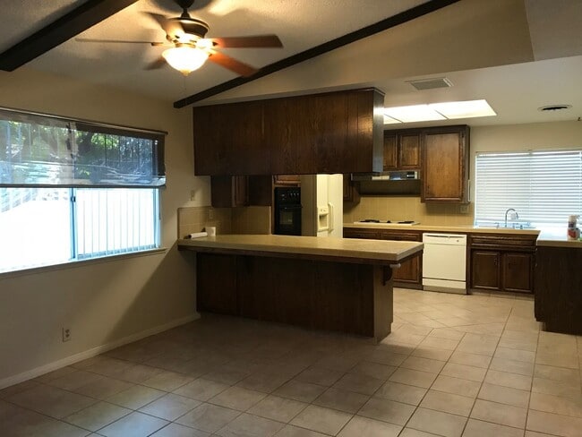 Building Photo - NORTHWEST HOME!!