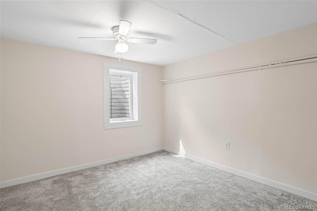 Building Photo - "Charming 3-Bedroom Home with 2 Full Baths in Prime Lakewood Location!"