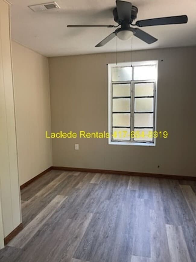 Building Photo - 2 BED 1 BATH APARTMENT