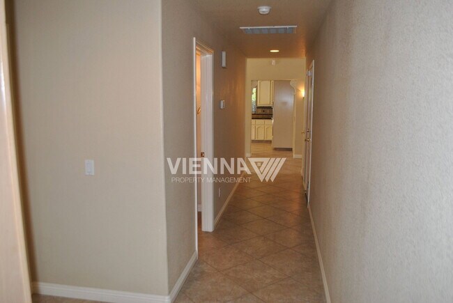 Building Photo - 5325 Thunder Ridge Cir