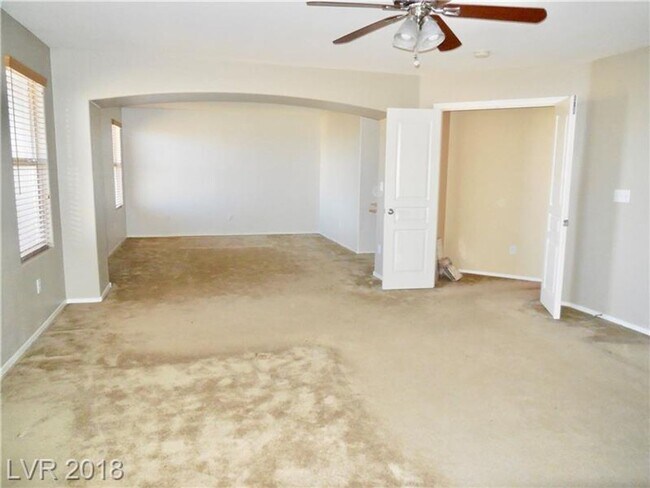 Building Photo - Gorgeous 3000+ Square Foot Bedroom!