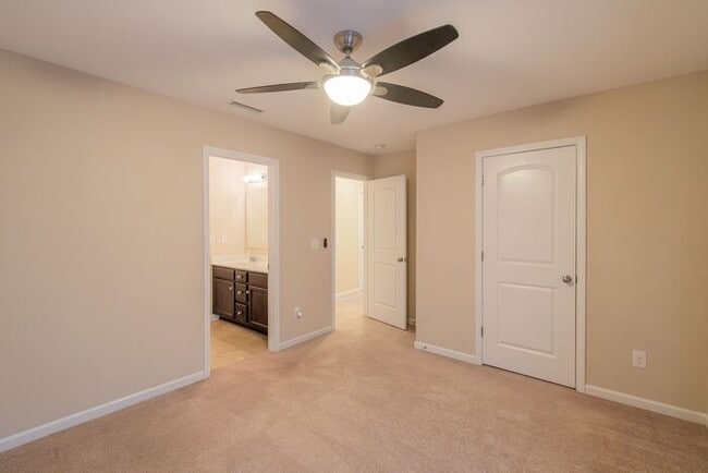 Building Photo - Third month rent free if you sign a lease before 01/31! Spacious 4 Bedroom, 3.5 Bath Home for Ren...