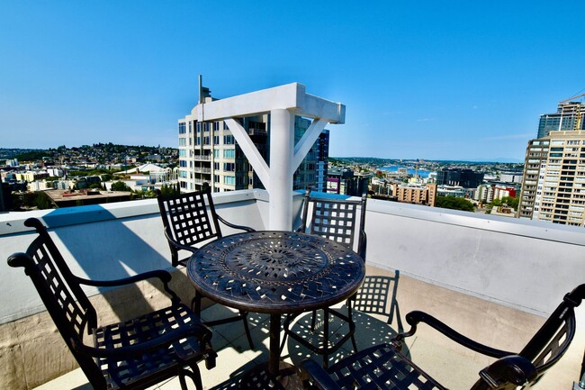 Building Photo - Stunning Belltown Penthouse w/ Ocean Views