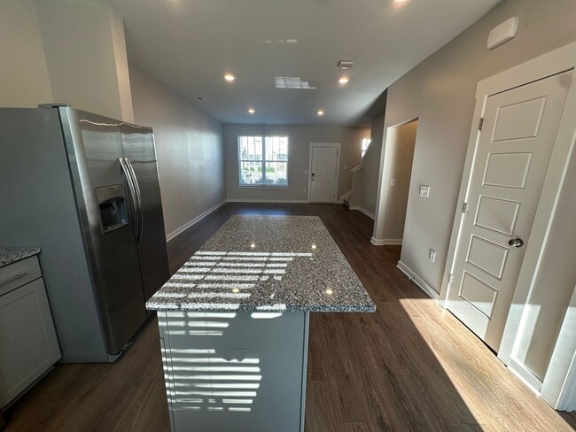 Building Photo - 1730 Frodo Wy