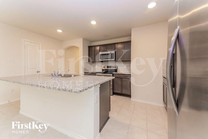 Building Photo - 312 Shiplap Ln