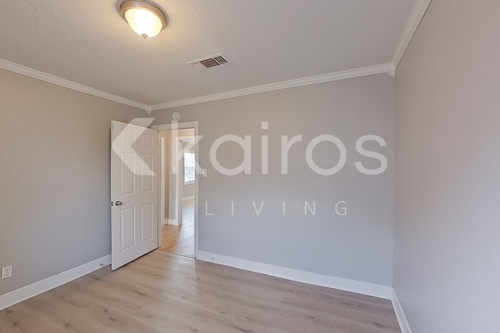 Building Photo - 3415 S Hughes St