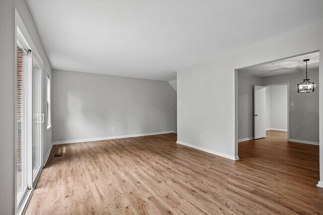 Building Photo - 5128 Cliffhaven Dr