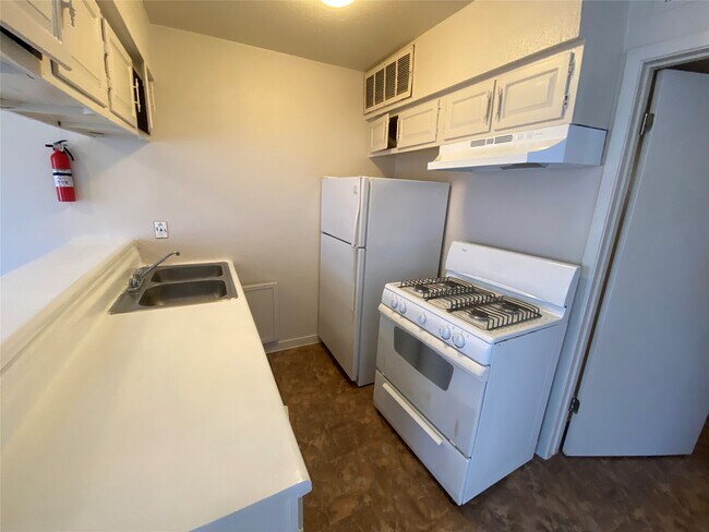 Building Photo - 9425 Scott St