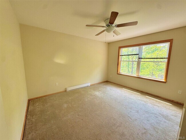 Building Photo - 27 Hemlock St