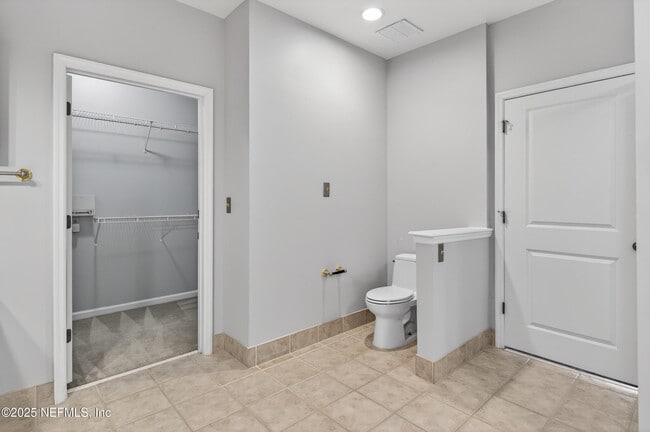 Building Photo - 400 E Bay St