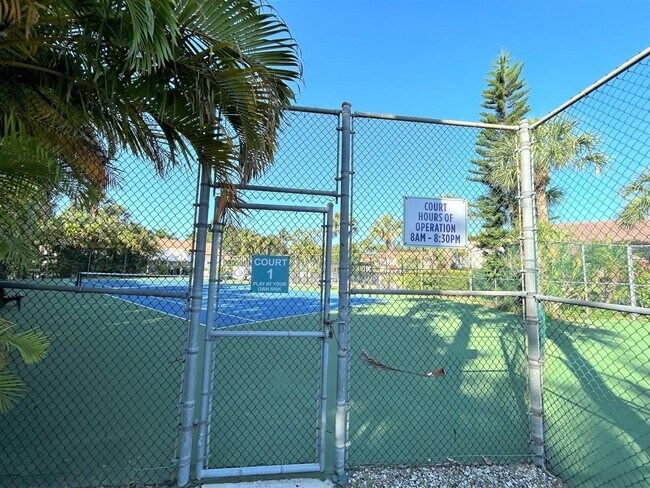 Building Photo - 3101 Lucerne Park Dr