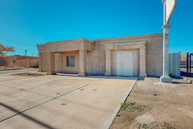 Building Photo - 5717 Edith Blvd NE