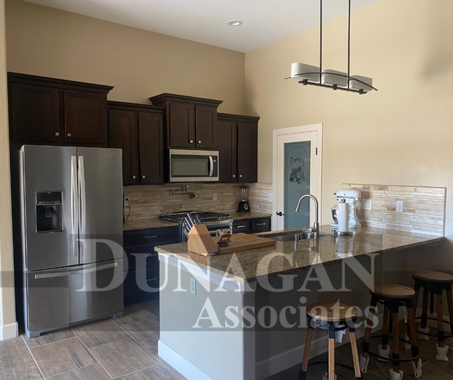 Building Photo - 3 Bedroom, 2 Bath - Partially Furnished!!!