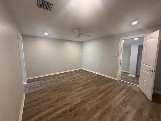 Building Photo - 911 NW 62 Ave