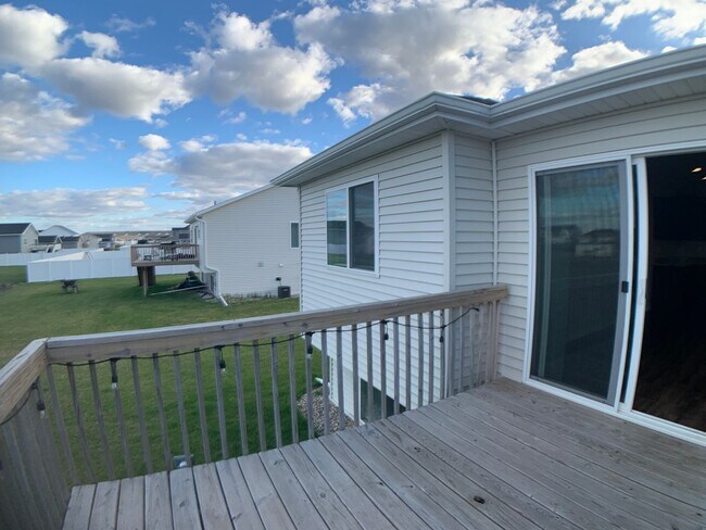 Building Photo - 4 bed 3 bath Single Family Home