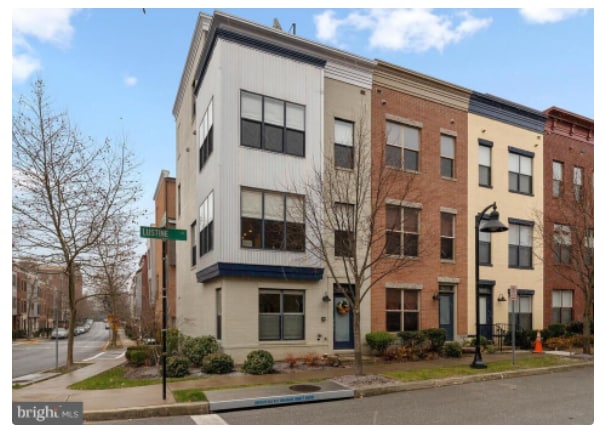 Building Photo - 5815 Lustine St