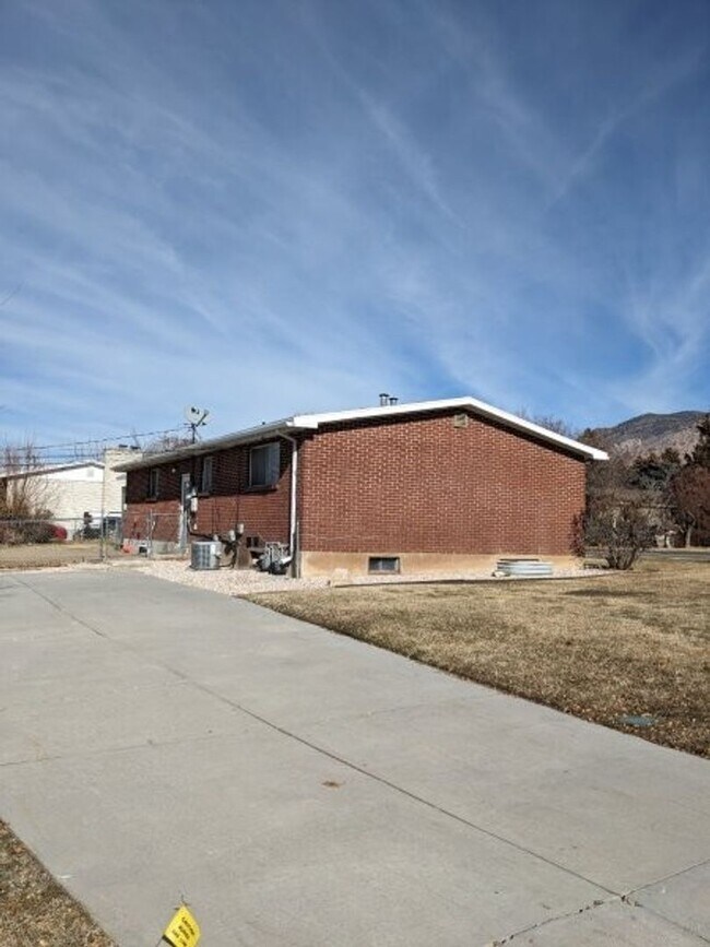 Building Photo - 3429 Quincy Ave