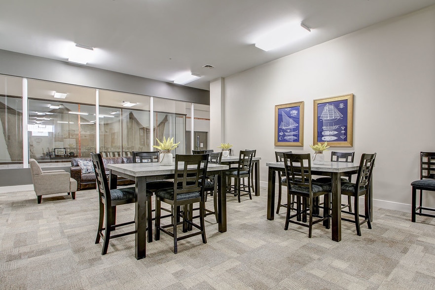 Building Photo - Lloyd House I