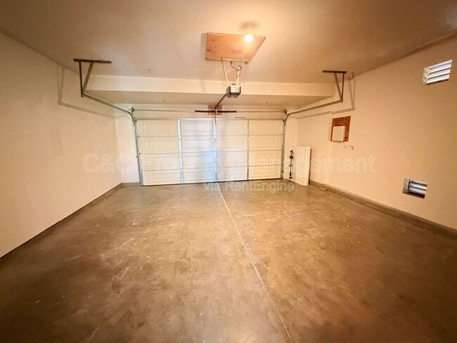 Building Photo - 24724 Ambervalley Ave