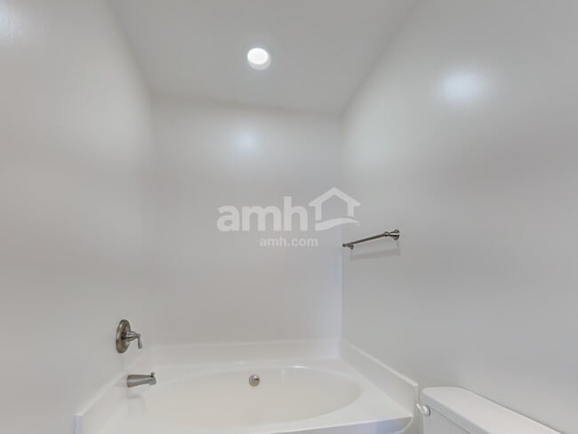 Building Photo - 1099 Moss Grove Dr