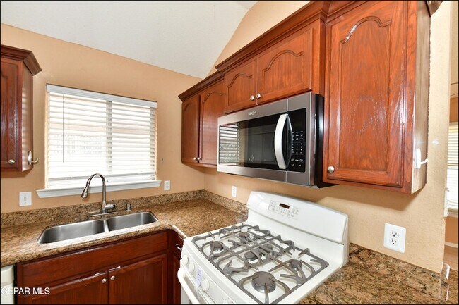 Building Photo - 7737 Plaza Azul Rd
