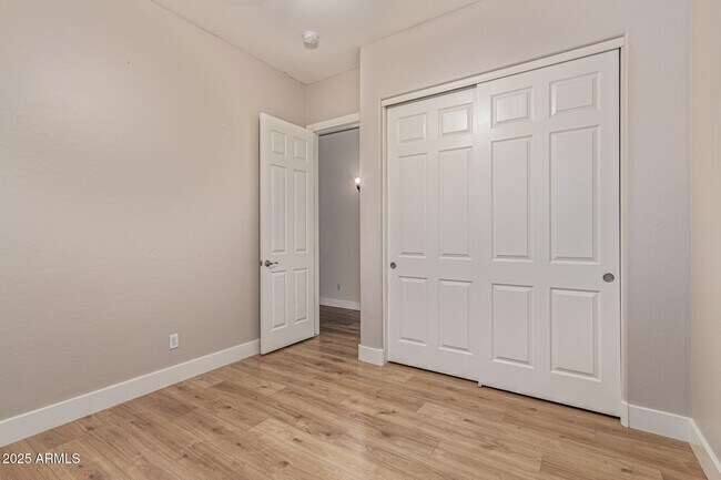 Building Photo - 4978 E Karsten Dr
