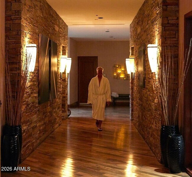 Building Photo - 12725 W Dale Ln