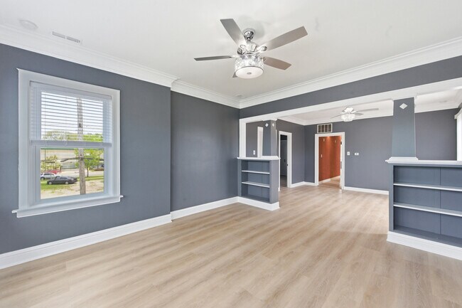 Building Photo - 9517 S Escanaba Ave