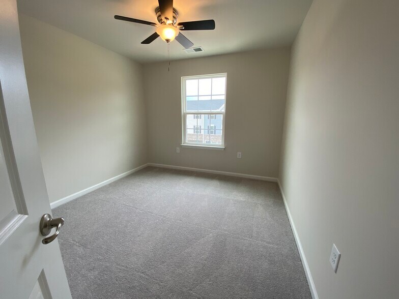 Building Photo - 4843 Randall Rd