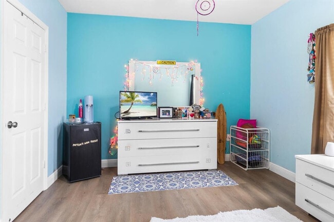 Building Photo - 6570 NW 24th Ct