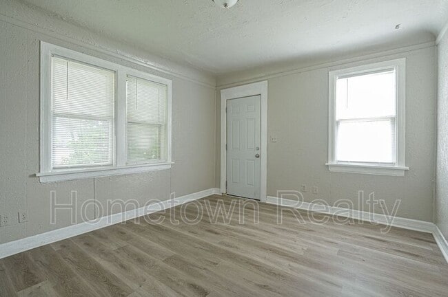 Building Photo - 1427 NE 28th St