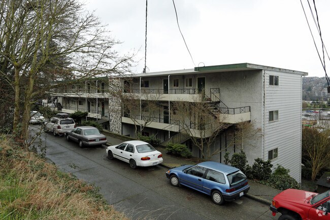 Building Photo - Golf Crest Apartments