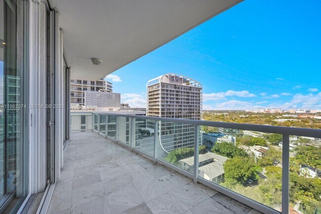 Building Photo - 2645 S Bayshore Dr