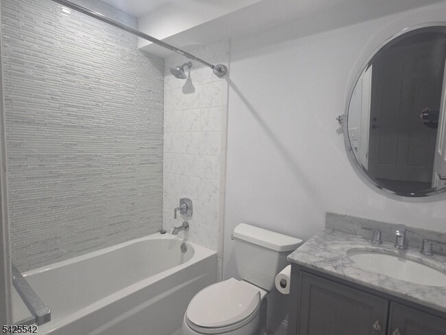 Building Photo - 101 Bloomingdale Ave