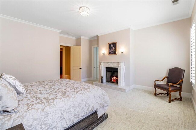 Building Photo - 4000 Heatherwood Way